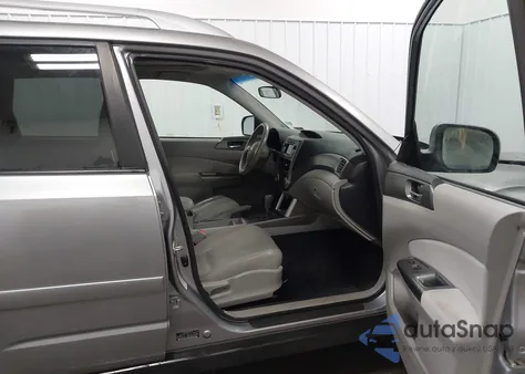 2011 Subaru Forester 2.5X Touring z USA, uszkodzony, nr VIN JF2SHBGCXBH757765